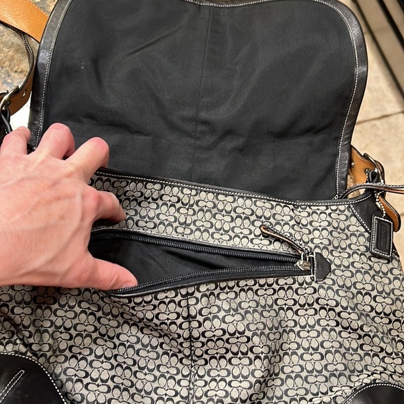 Coach bag & zippered pouch - Picture 4 of 16